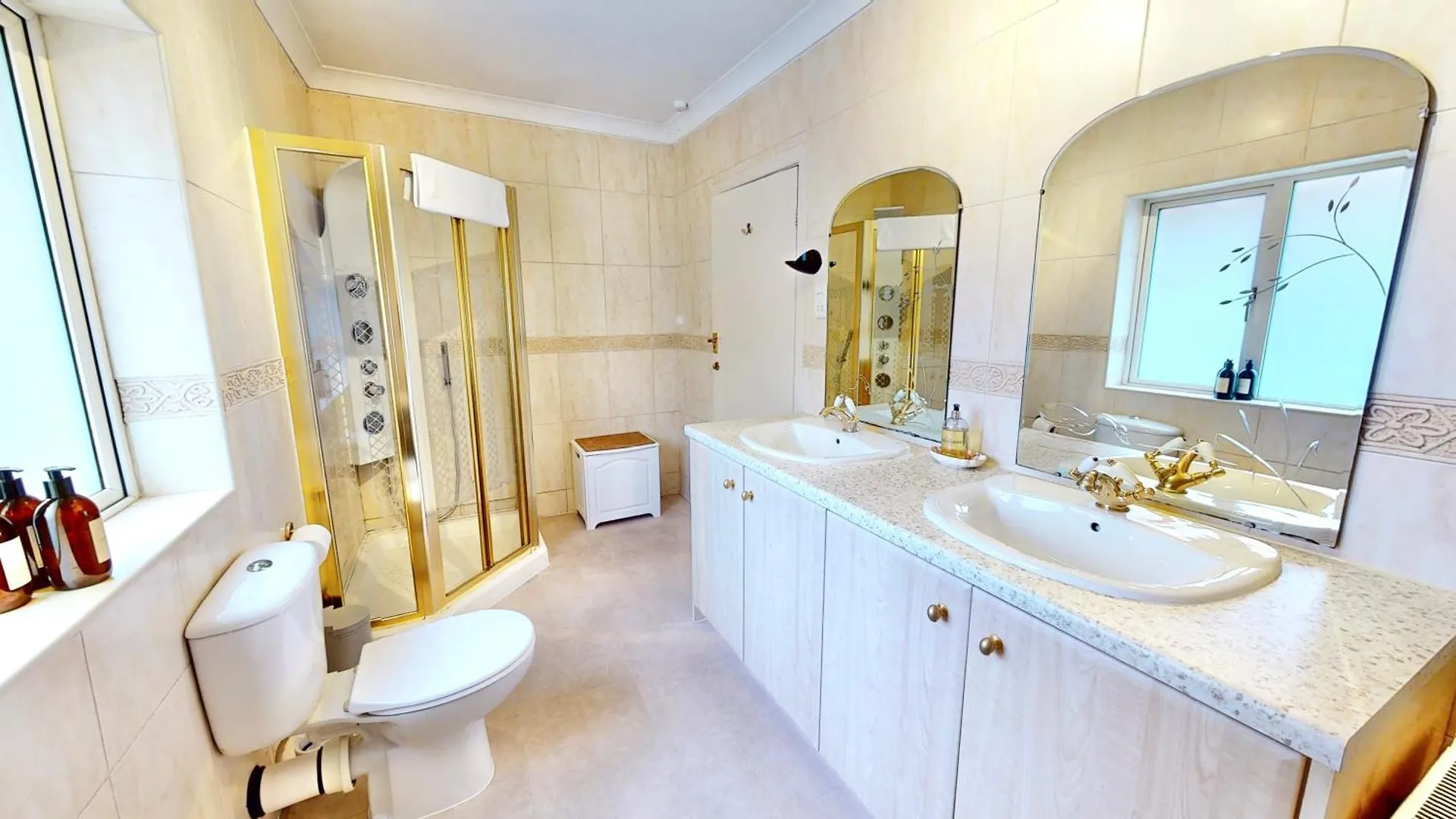 Luxury New Forest Holiday Home With Pool And Hot Tub Ringwood 0*,